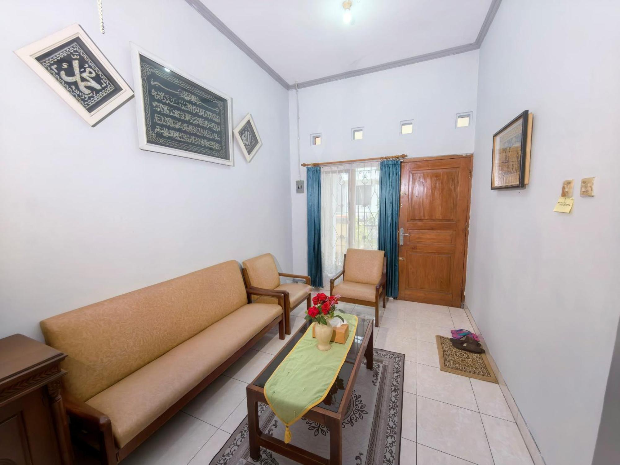 Mutiara Babarsari Homestay Jogja يوغياكارتا المظهر الخارجي الصورة