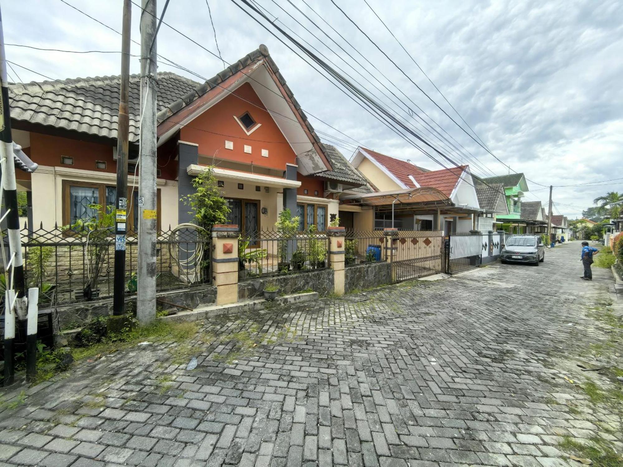 Mutiara Babarsari Homestay Jogja يوغياكارتا المظهر الخارجي الصورة